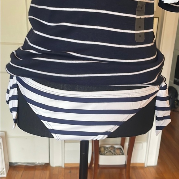 ☀️🕶️ Ann Taylor Blue and White Bikini Swimwear☀️🕶️ - Picture 2 of 15